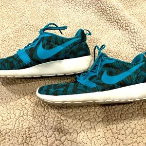 NIKE ROSHE ONE KJCRD Women's Shoes Sneakers Military Green/ Emerald 705217-301